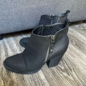 Universal Thread Boots